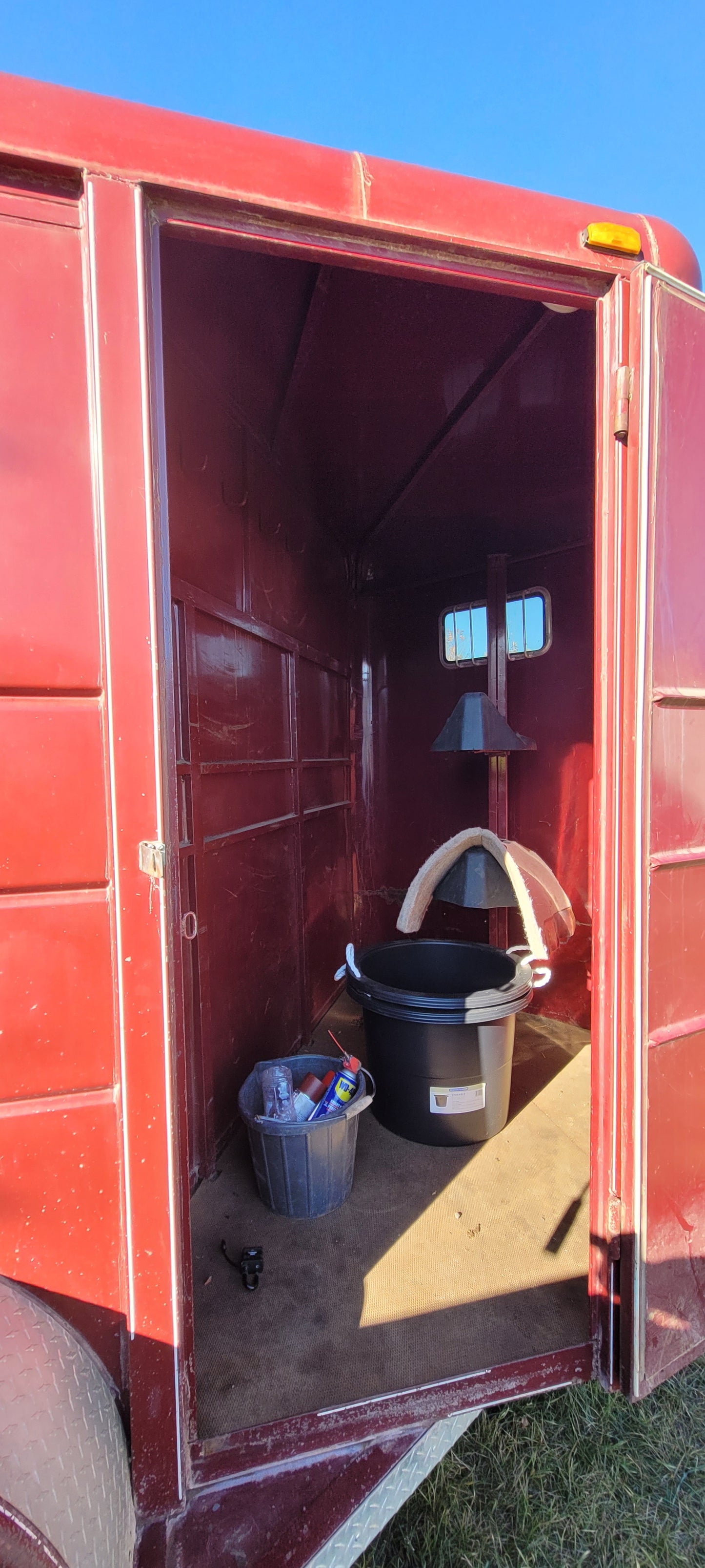 2006 Ranch King 2 Horsey Trailer