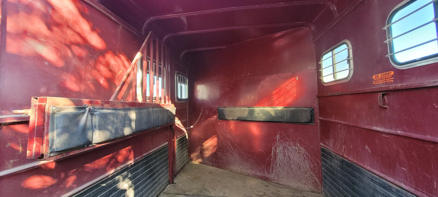 2006 Ranch King 2 Horsey Trailer