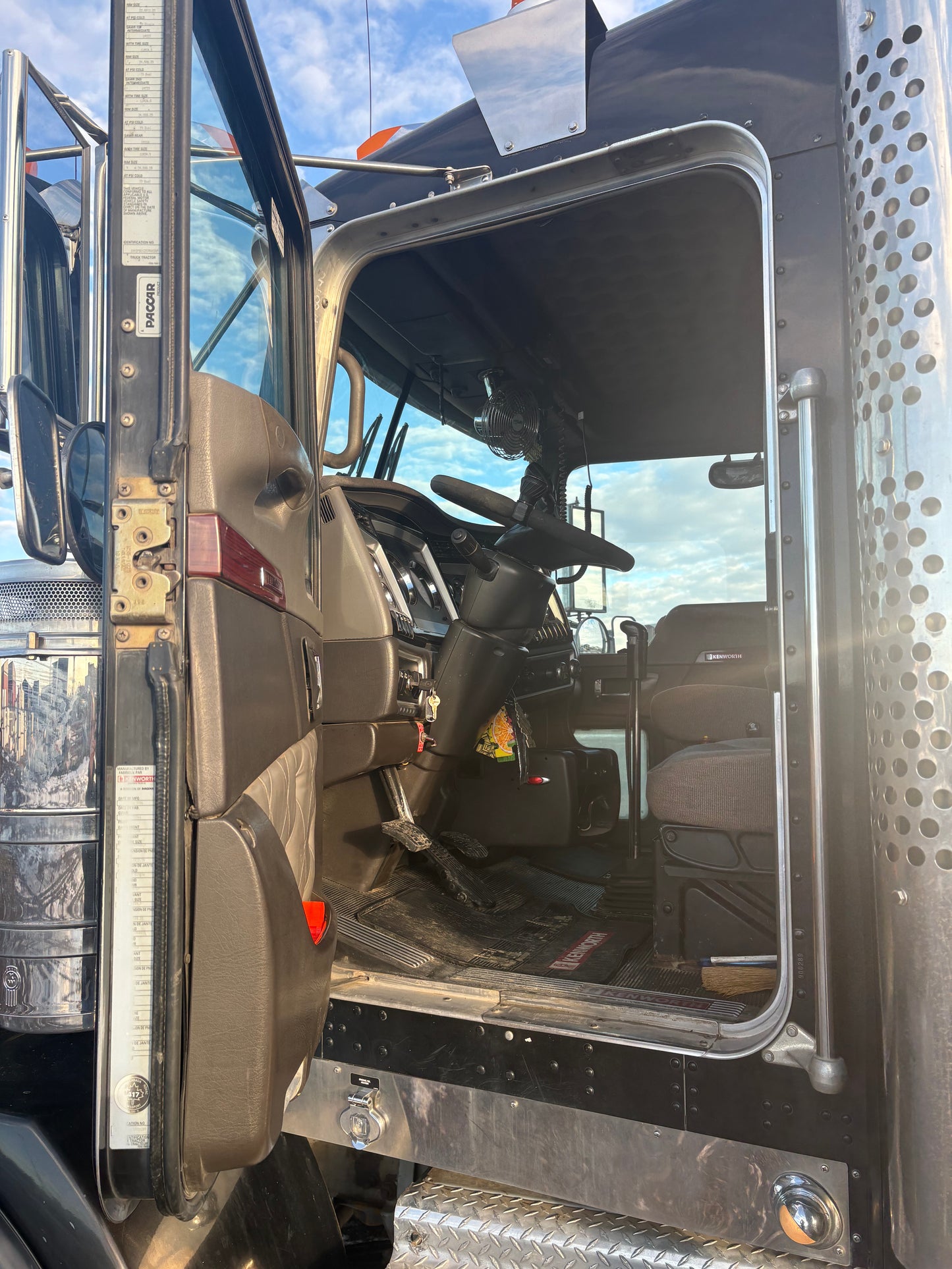 2007 KW T800 Tri Drive Winch Truck