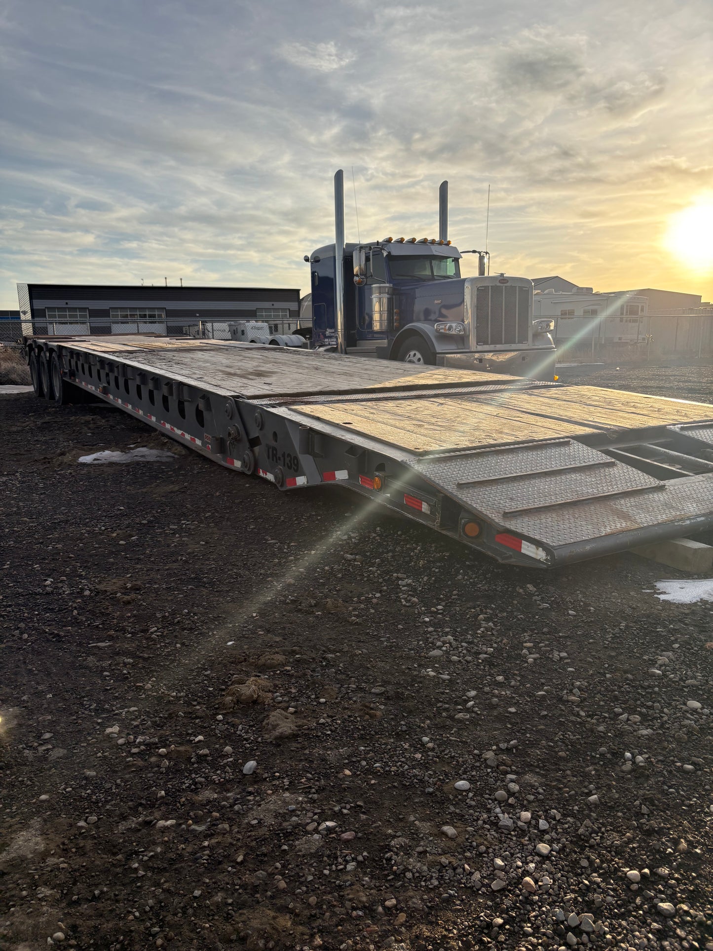2007 Doepker 40ton Scissorneck Trailer