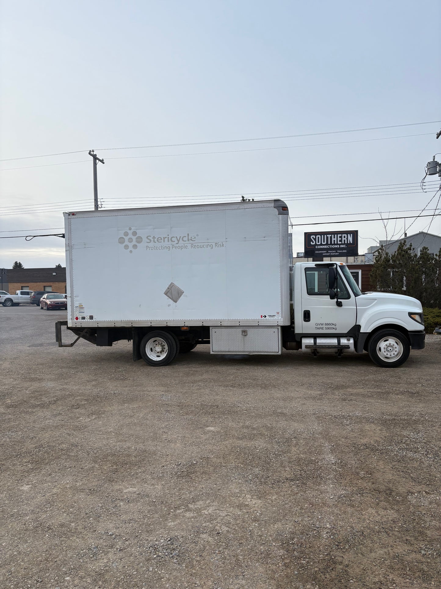 2015 International Terrastar 16ft Box Truck w/ Lift