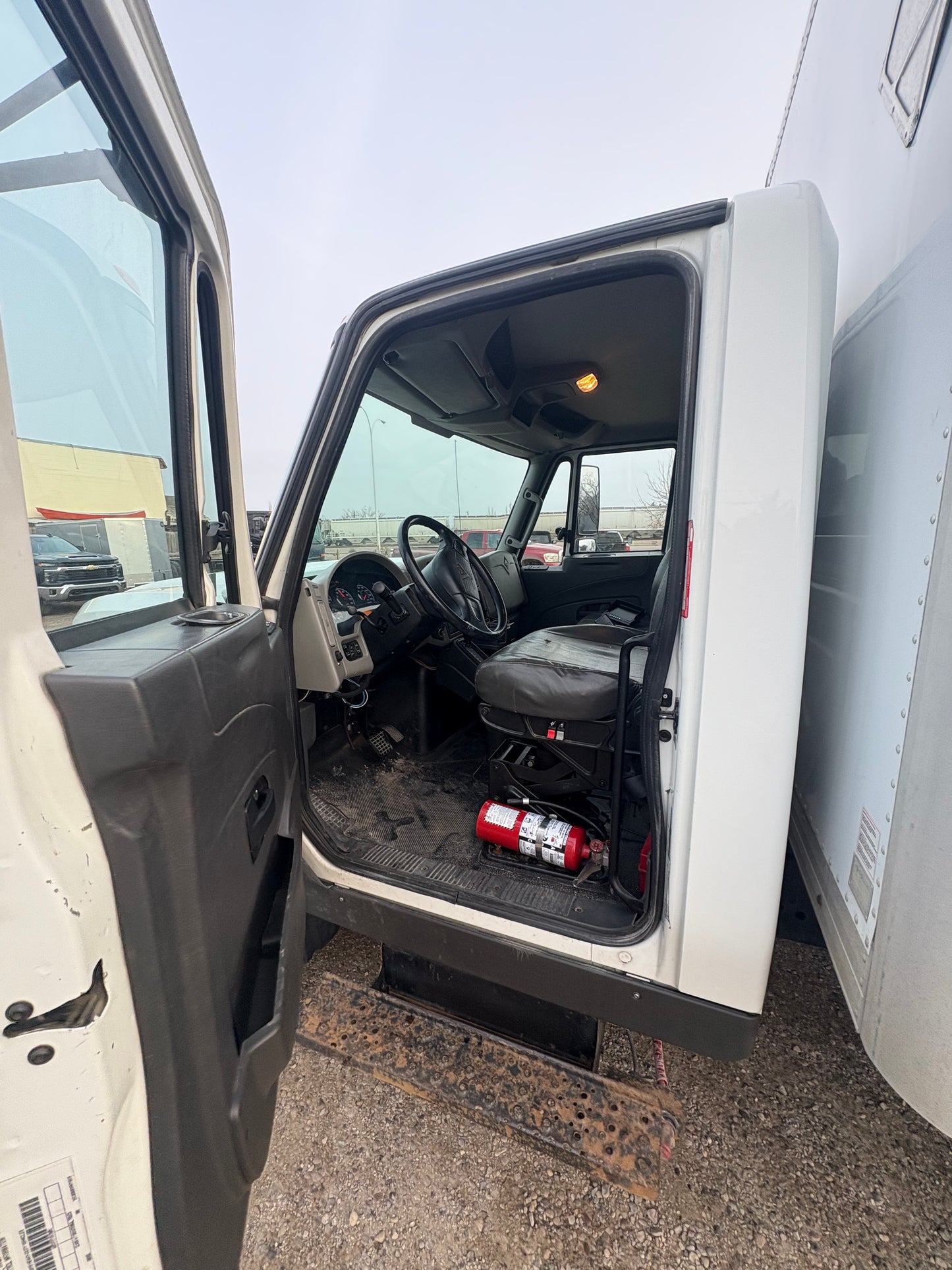 2015 International Terrastar 16ft Box Truck w/ Lift