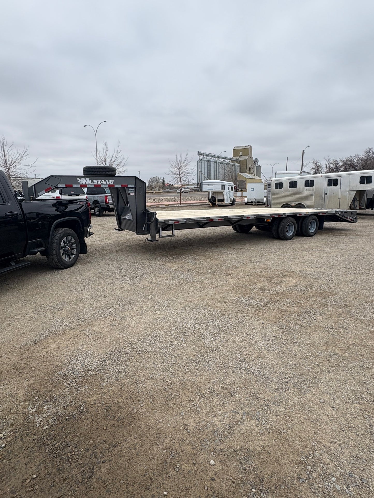 New 2025 Mustang Gooseneck 30’ x 102”