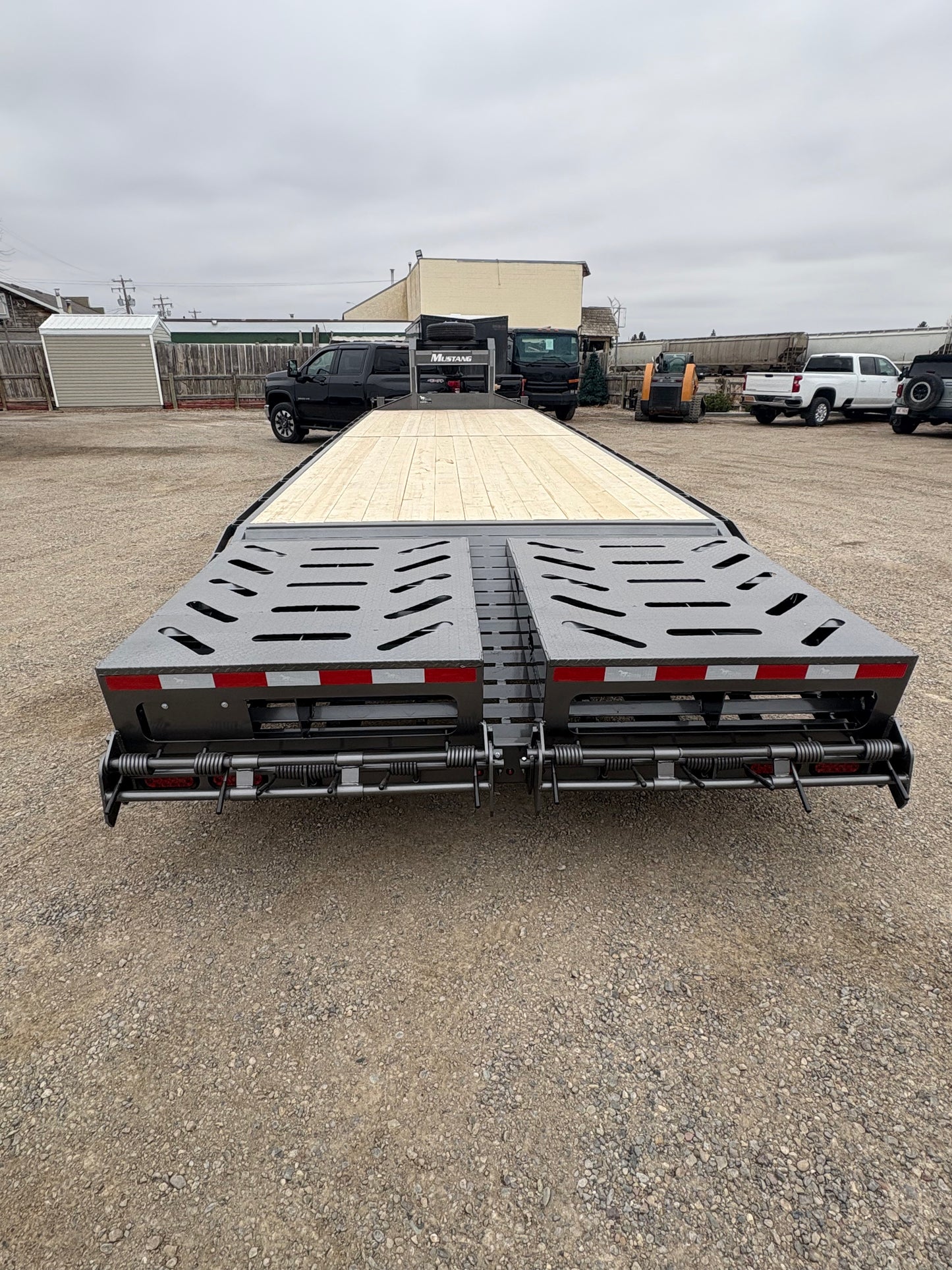 New 2025 Mustang Gooseneck 30’ x 102”