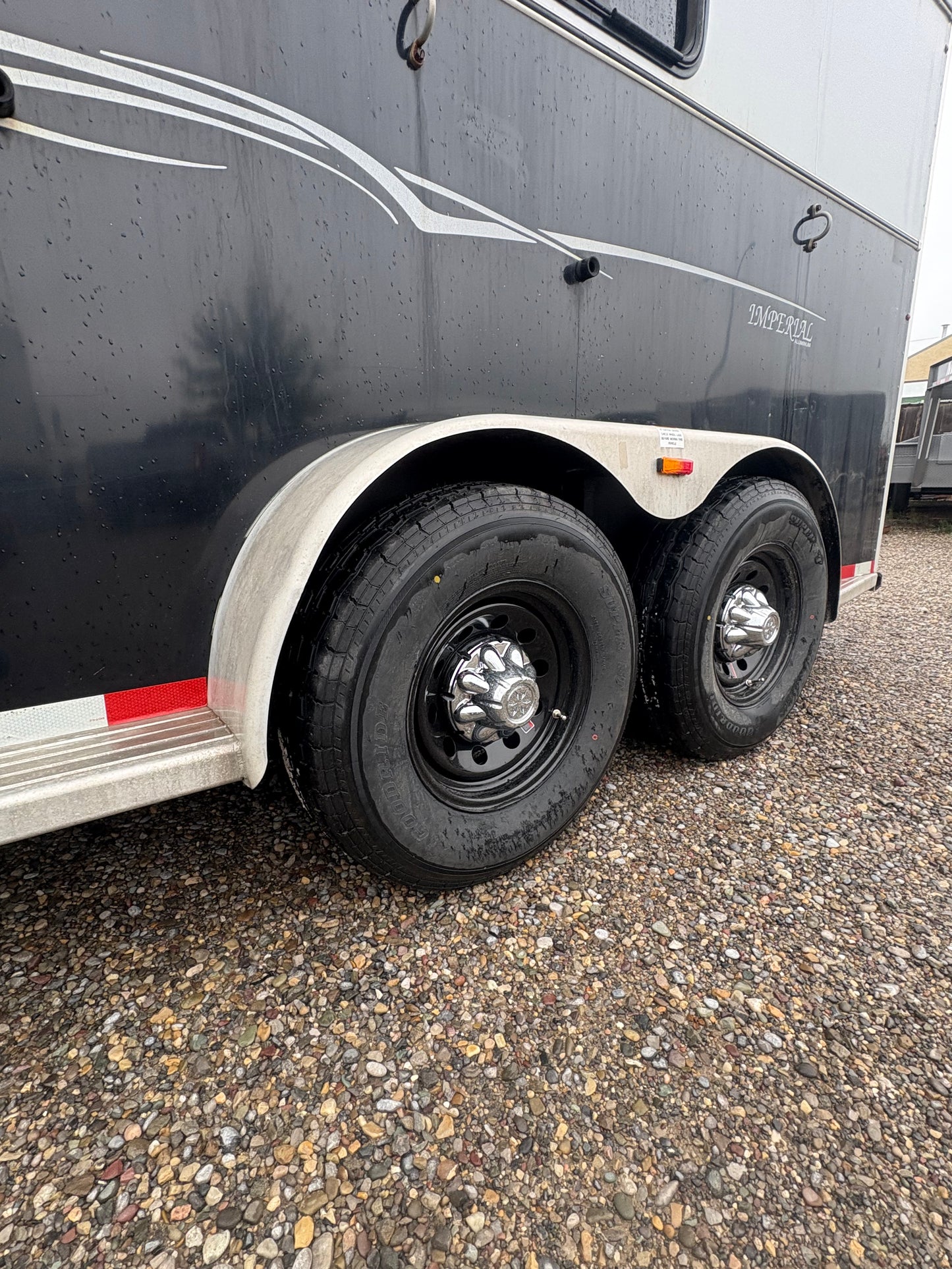 2014 C&B Royal T 3H Gooseneck All Aluminum