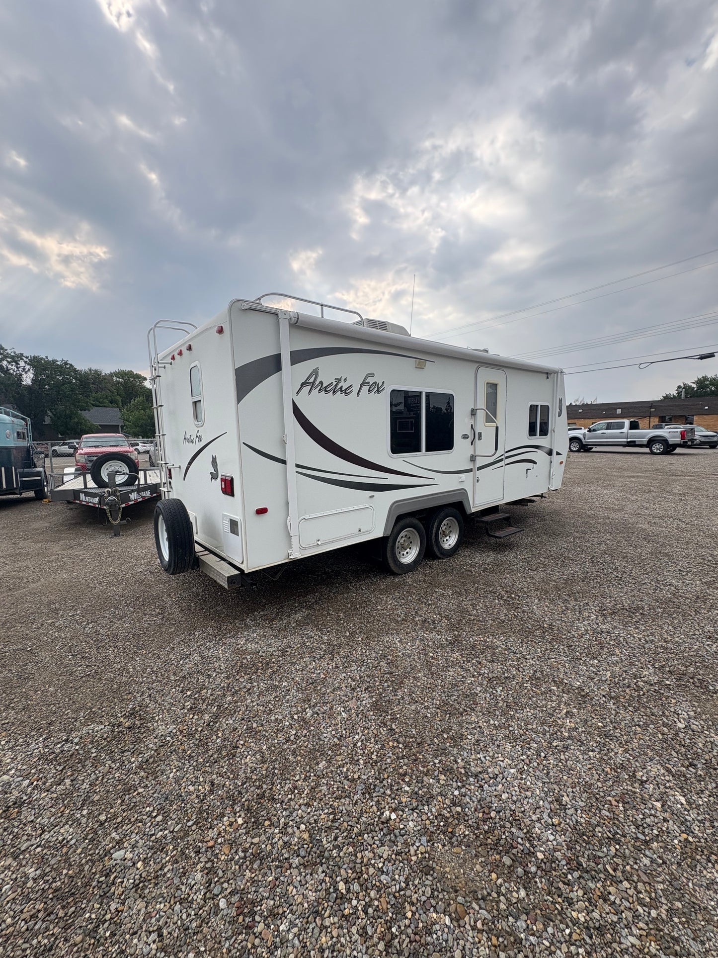 2008 Arctic Fox 22H 4 Season All Weather Coach