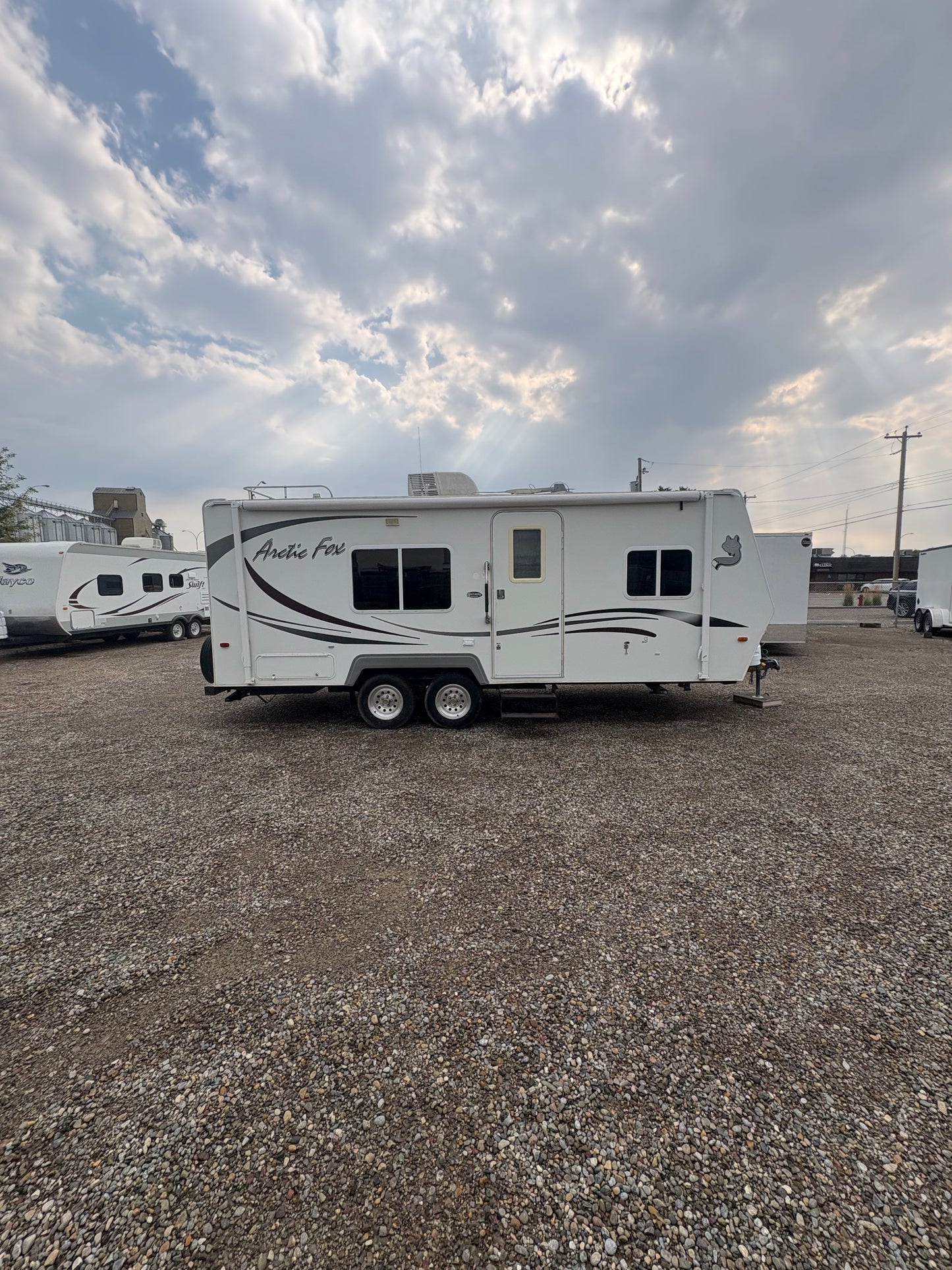 2008 Arctic Fox 22H 4 Season All Weather Coach