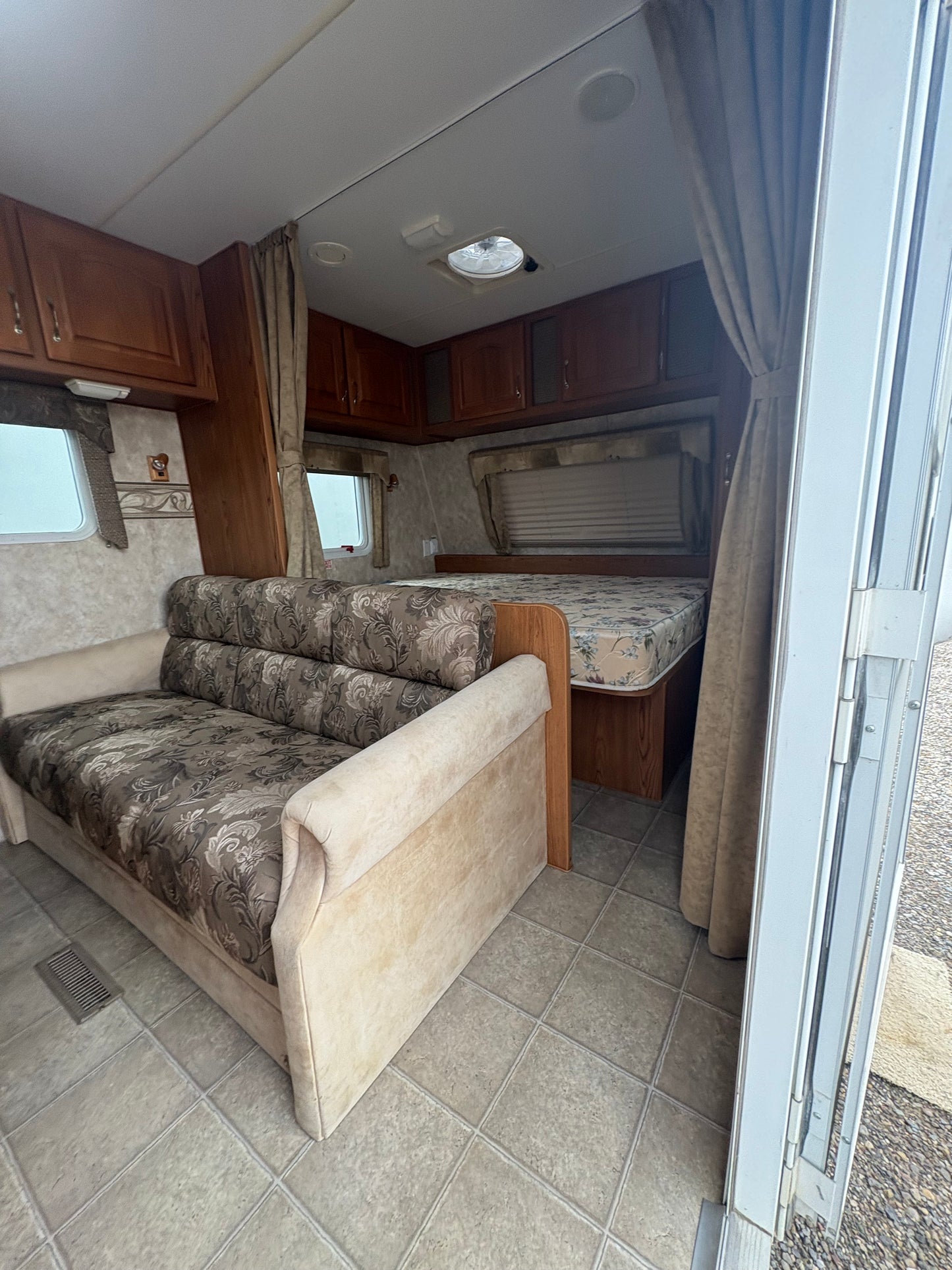 2008 Arctic Fox 22H 4 Season All Weather Coach