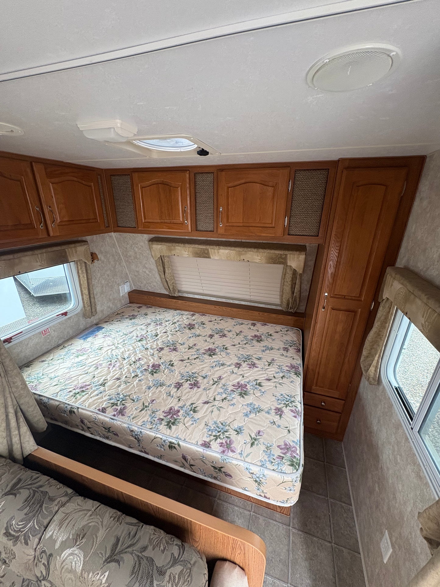2008 Arctic Fox 22H 4 Season All Weather Coach