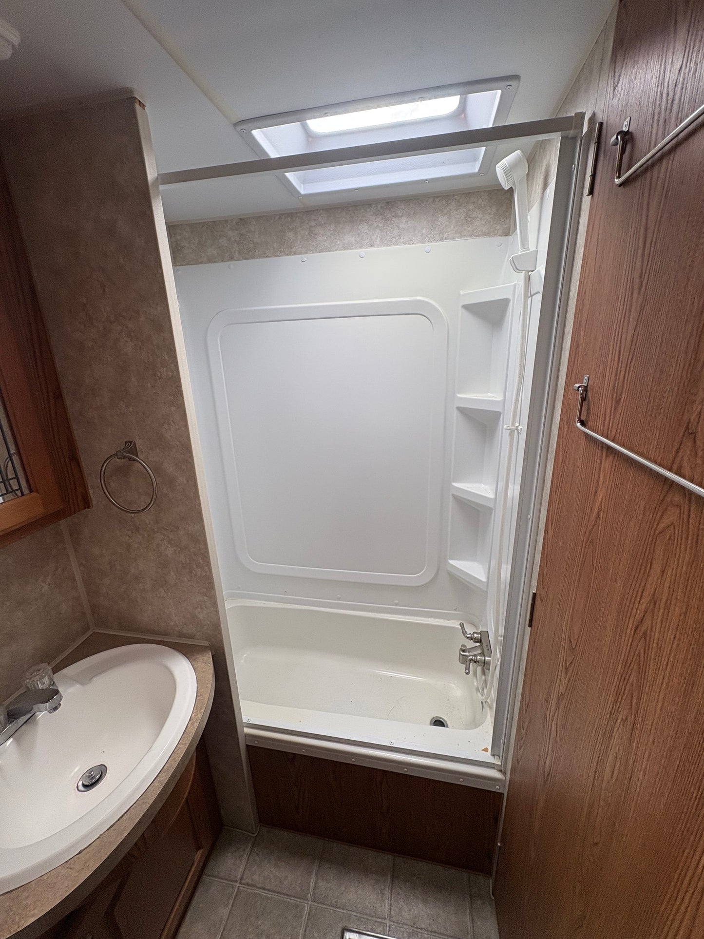 2008 Arctic Fox 22H 4 Season All Weather Coach