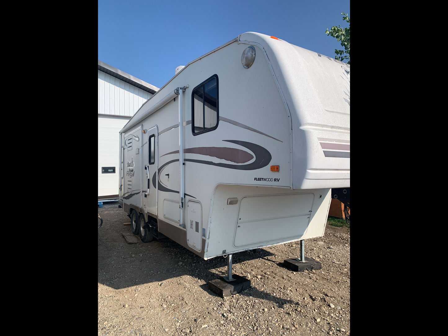 2004 Prowler 5th Wheel Rear Living