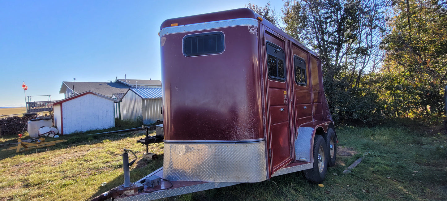 2006 Ranch King 2 Horsey Trailer