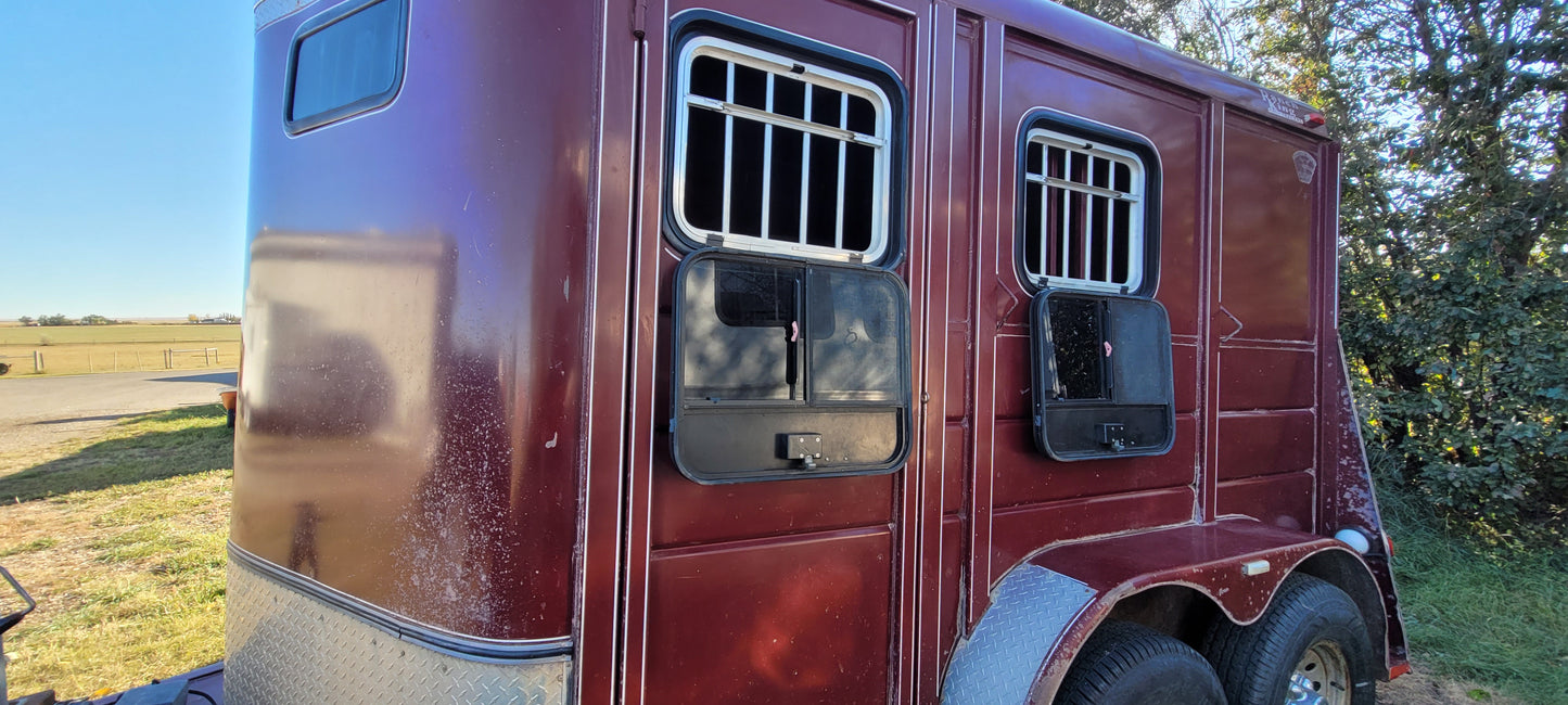 2006 Ranch King 2 Horsey Trailer