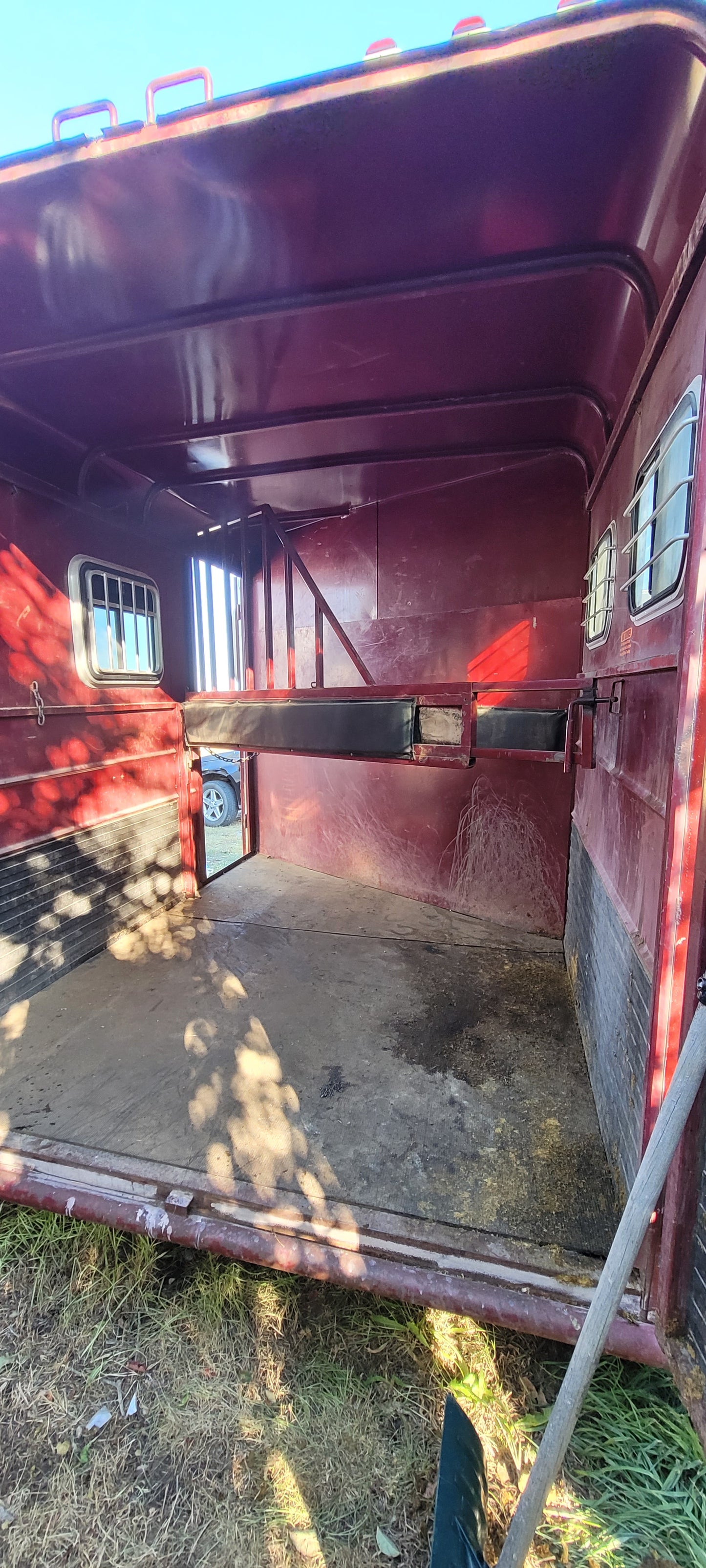 2006 Ranch King 2 Horsey Trailer