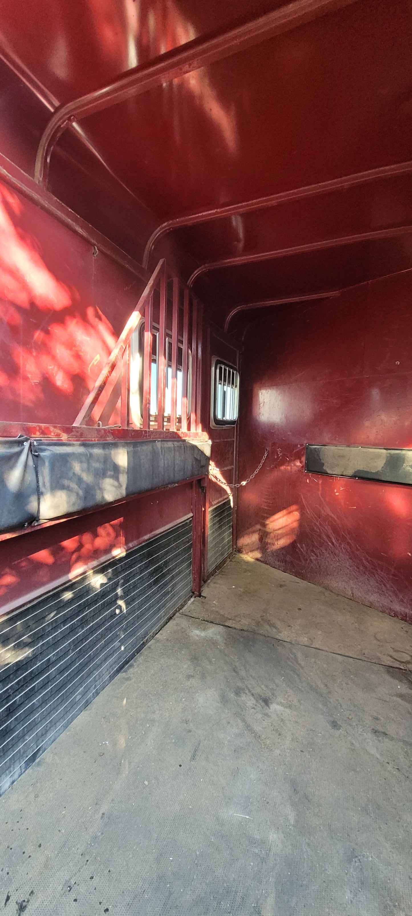 2006 Ranch King 2 Horsey Trailer