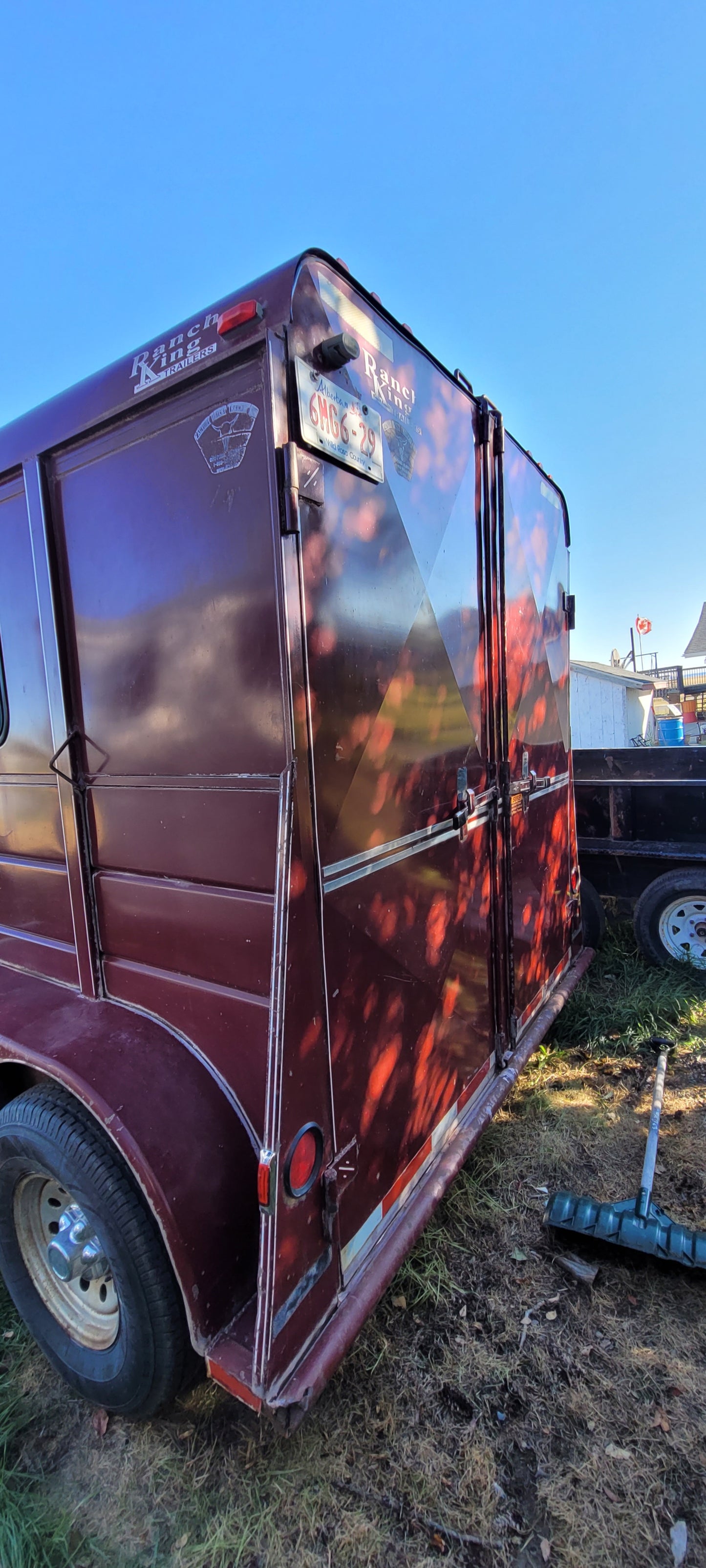 2006 Ranch King 2 Horsey Trailer