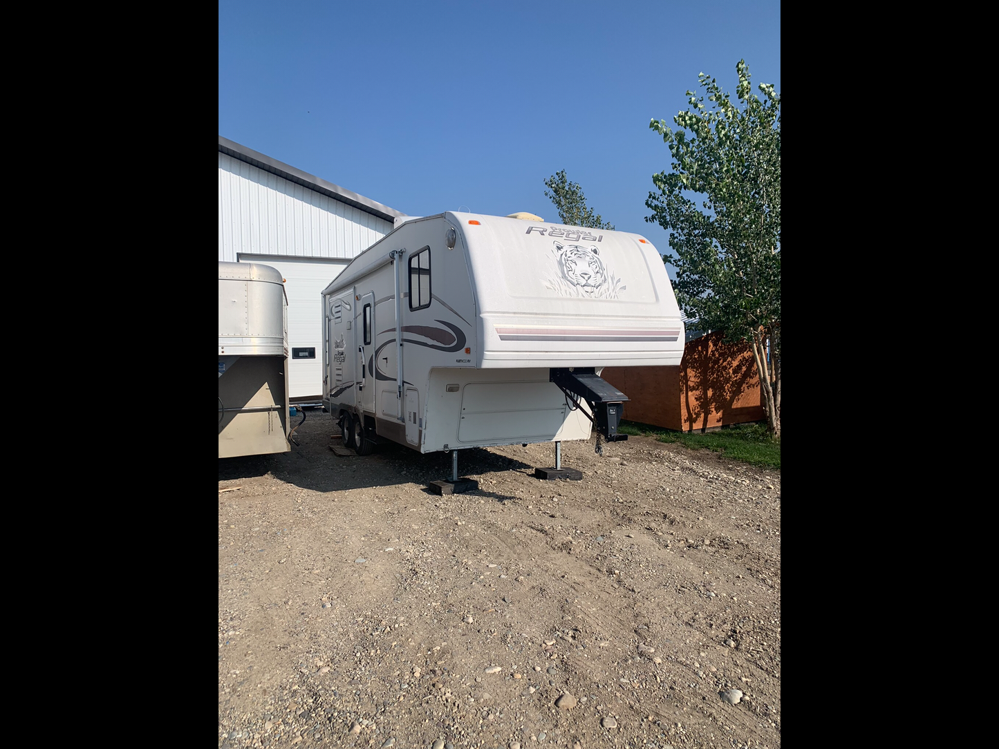 2004 Prowler 5th Wheel Rear Living