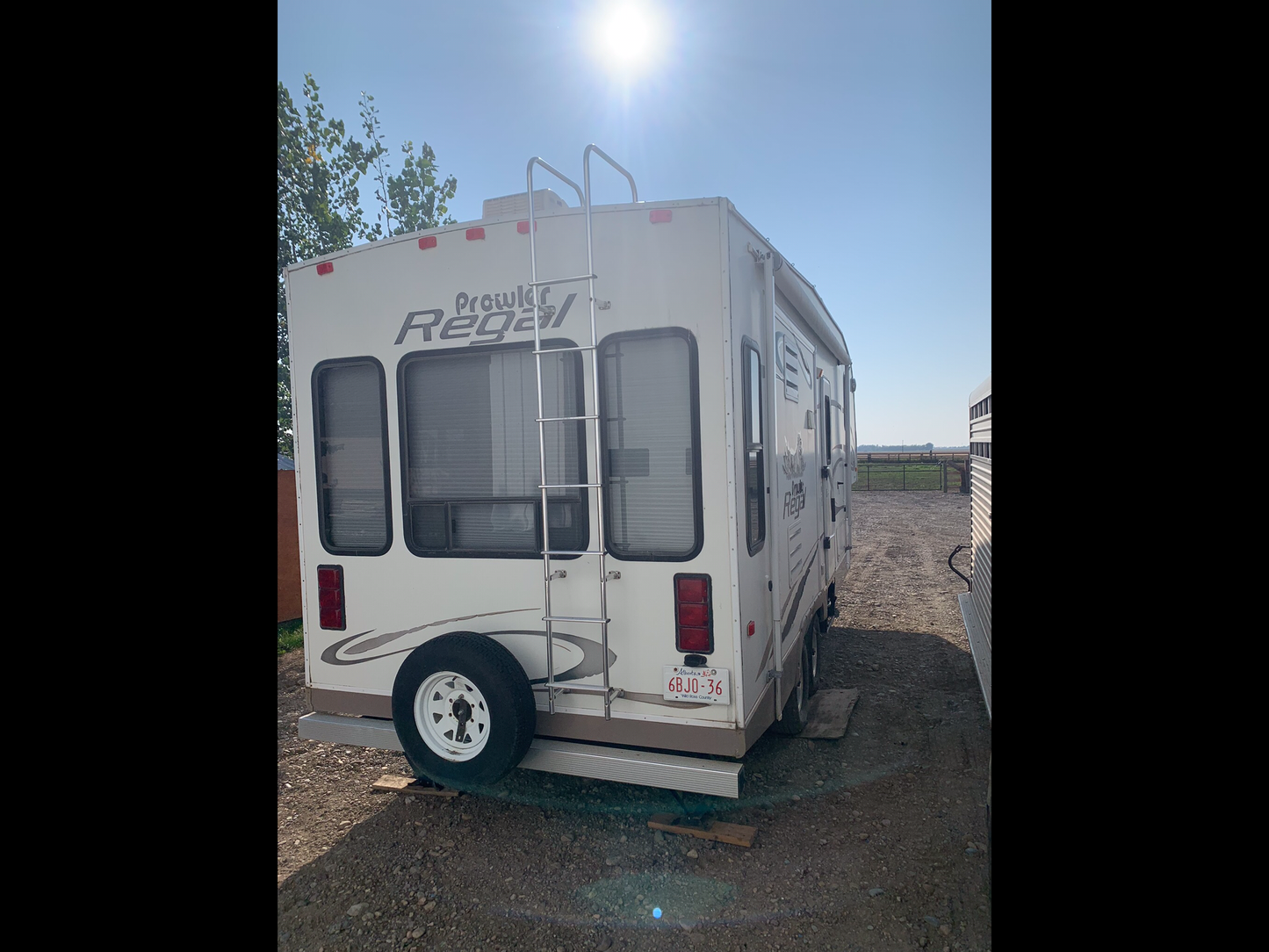 2004 Prowler 5th Wheel Rear Living