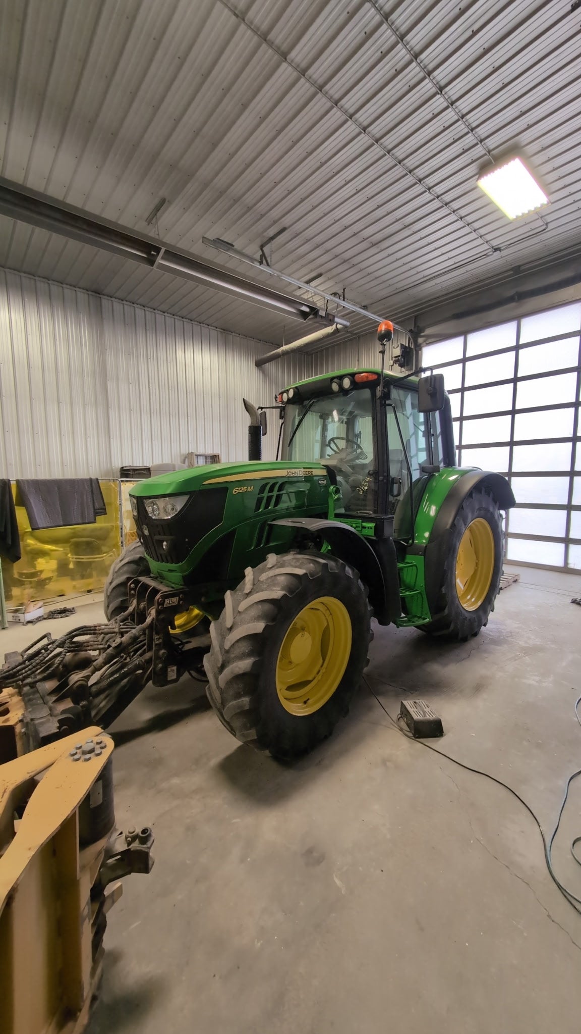 2015 John Deere 6125M Tractor w/Front Blade