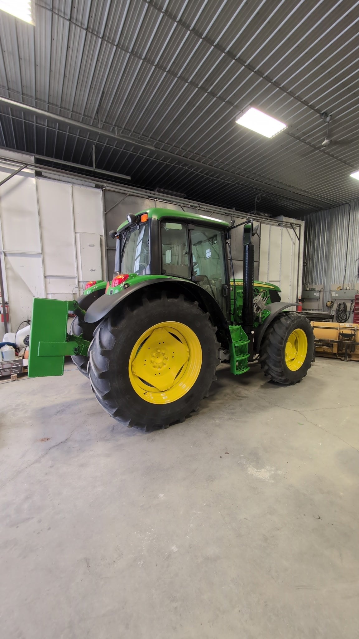 2015 John Deere 6125M Tractor w/Front Blade