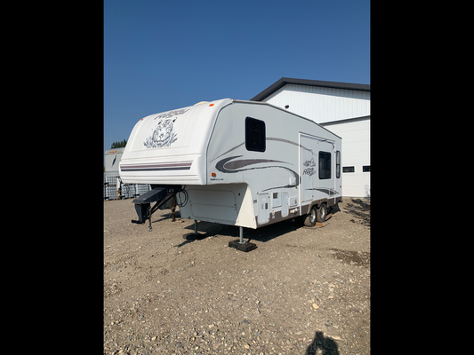 2004 Prowler 5th Wheel Rear Living