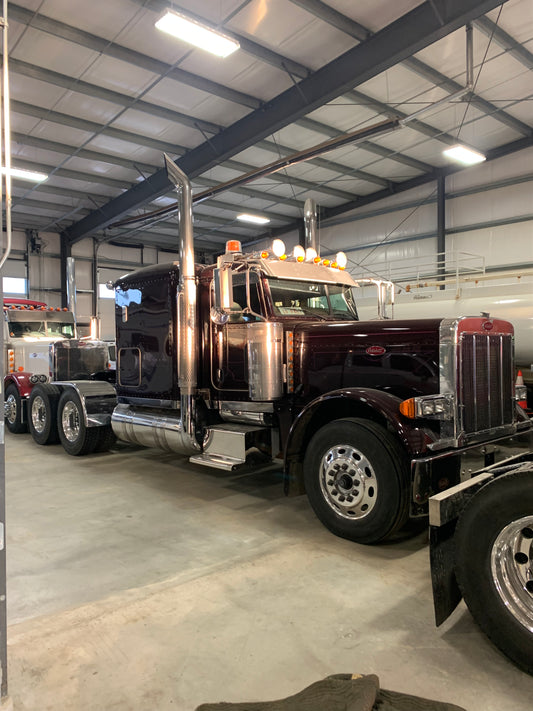 2006 Peterbilt 379 Flat Top Semi