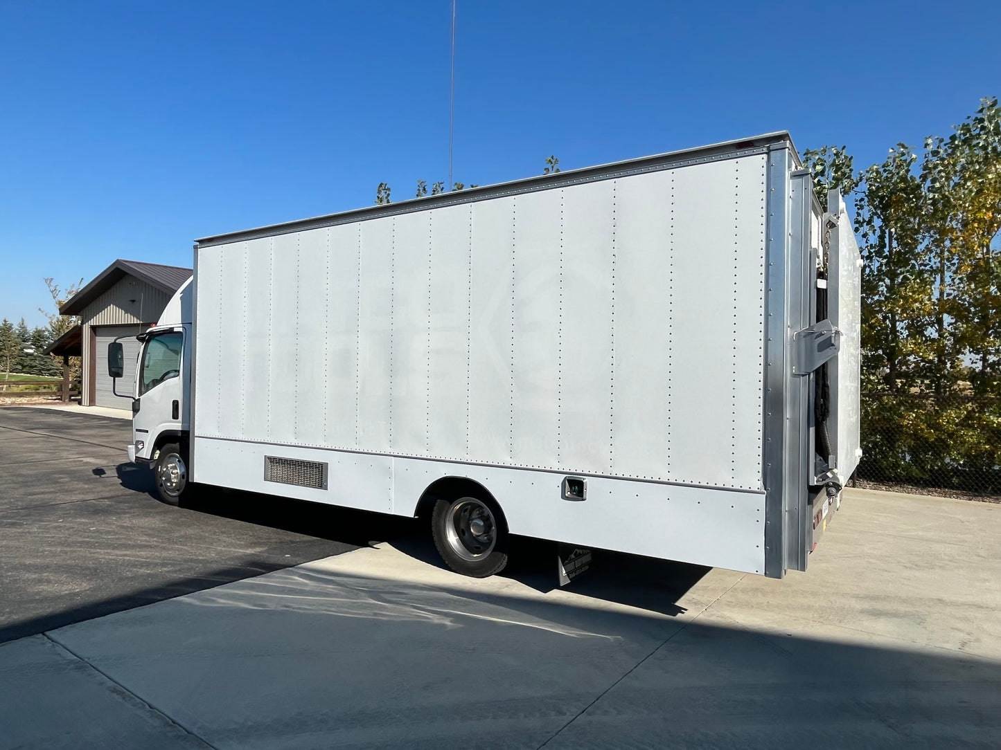 Isuzu Diesel Box Truck w/ Lift Gate