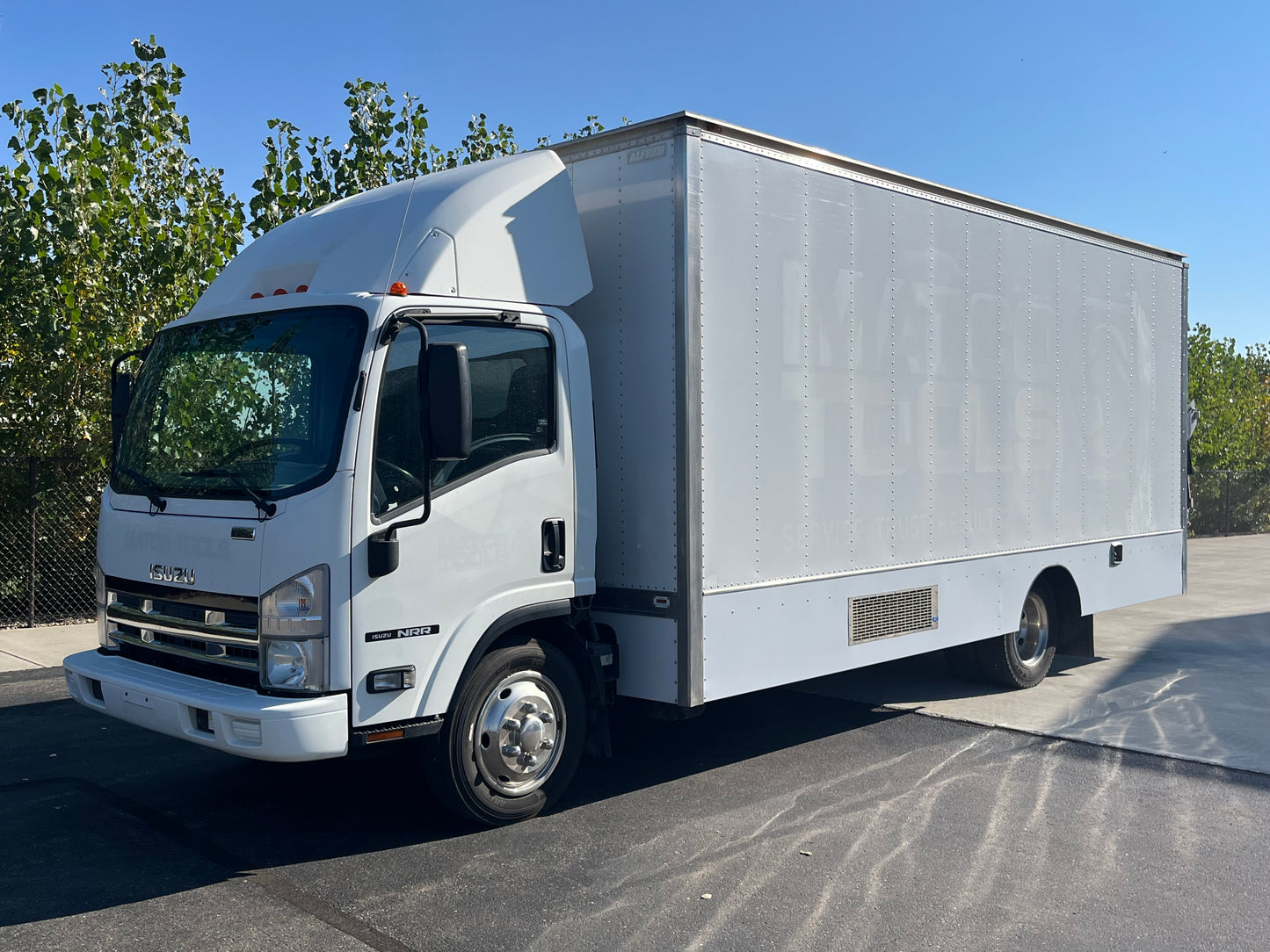 Isuzu Diesel Box Truck w/ Lift Gate