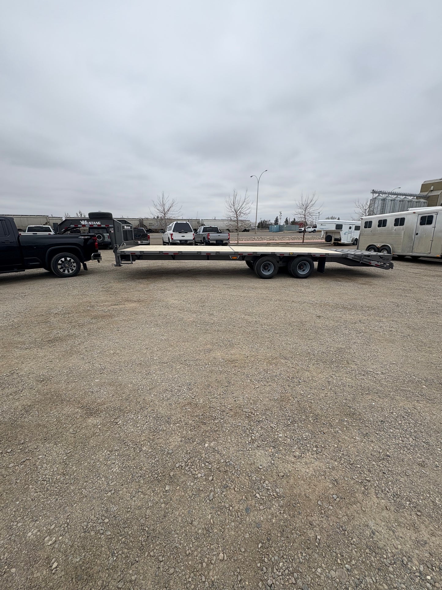 New 2025 Mustang Gooseneck 30’ x 102”