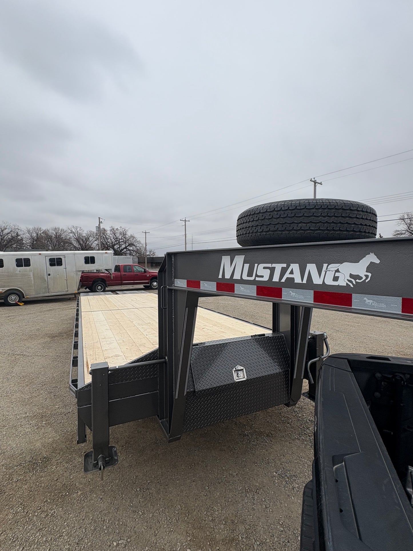 New 2025 Mustang Gooseneck 30’ x 102”