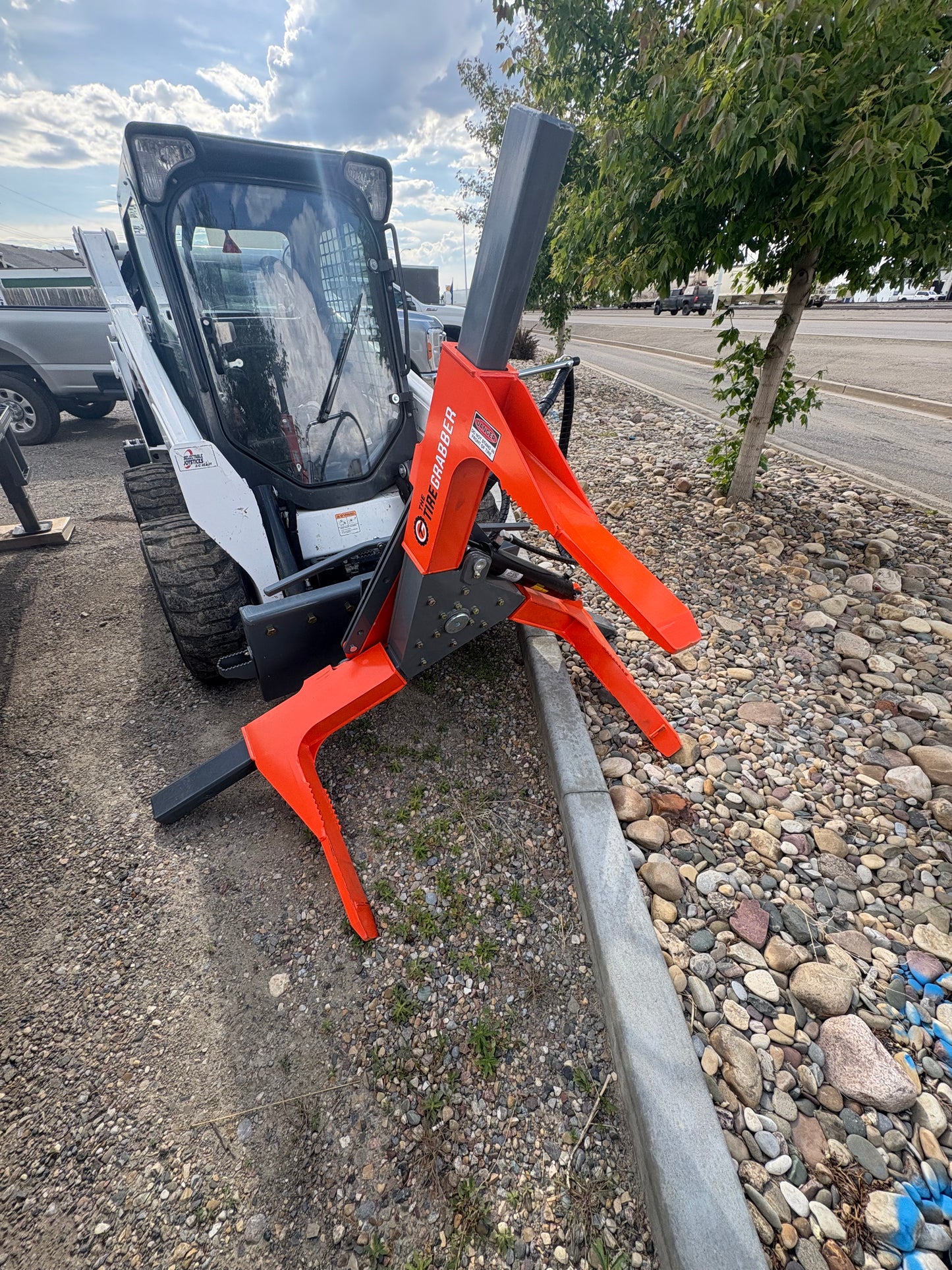 TIRE GRABBER Model:TG4000 In Stock in Coaldale