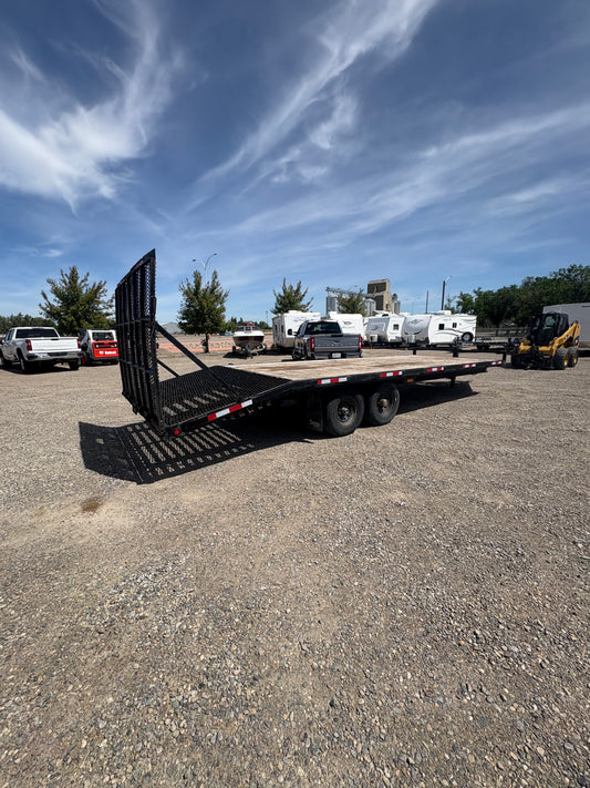 2016 Oasis 25’ Deckover Trailer