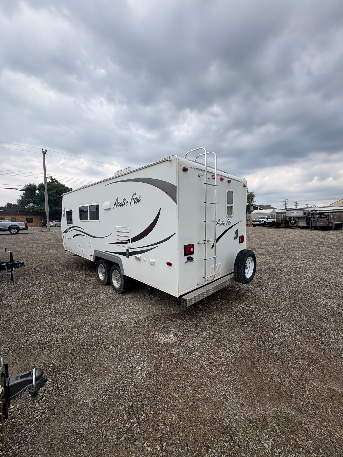 2008 Arctic Fox 22H 4 Season All Weather Coach