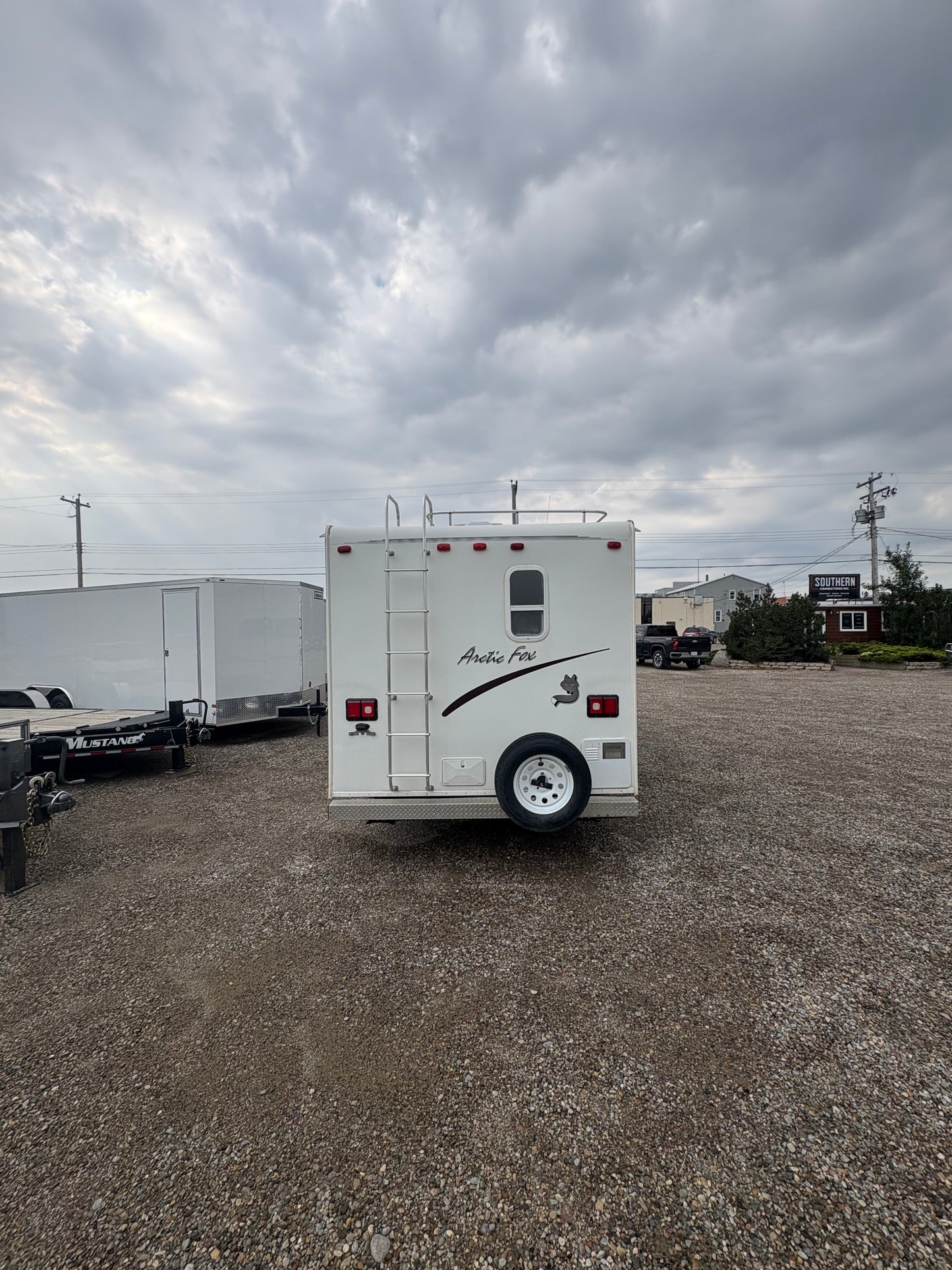 2008 Arctic Fox 22H 4 Season All Weather Coach