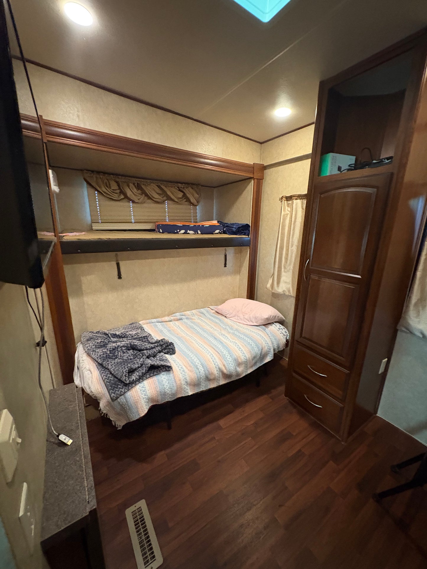 Columbia 385BH Bunkhouse 5th Wheel