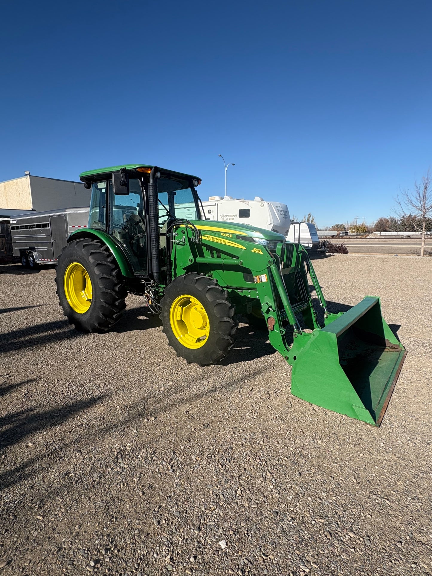 2014 John Deere 5100E / 553 Loader