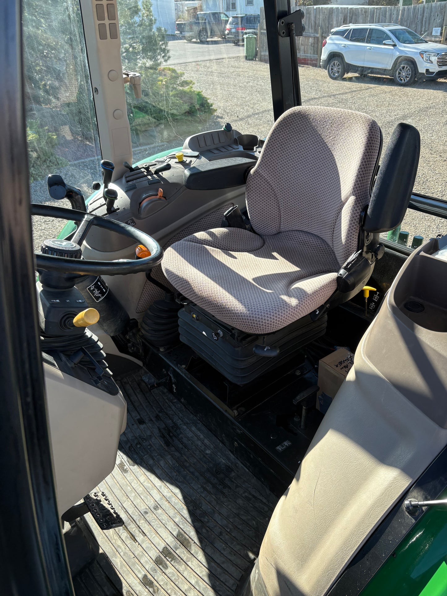 2014 John Deere 5100E / 553 Loader