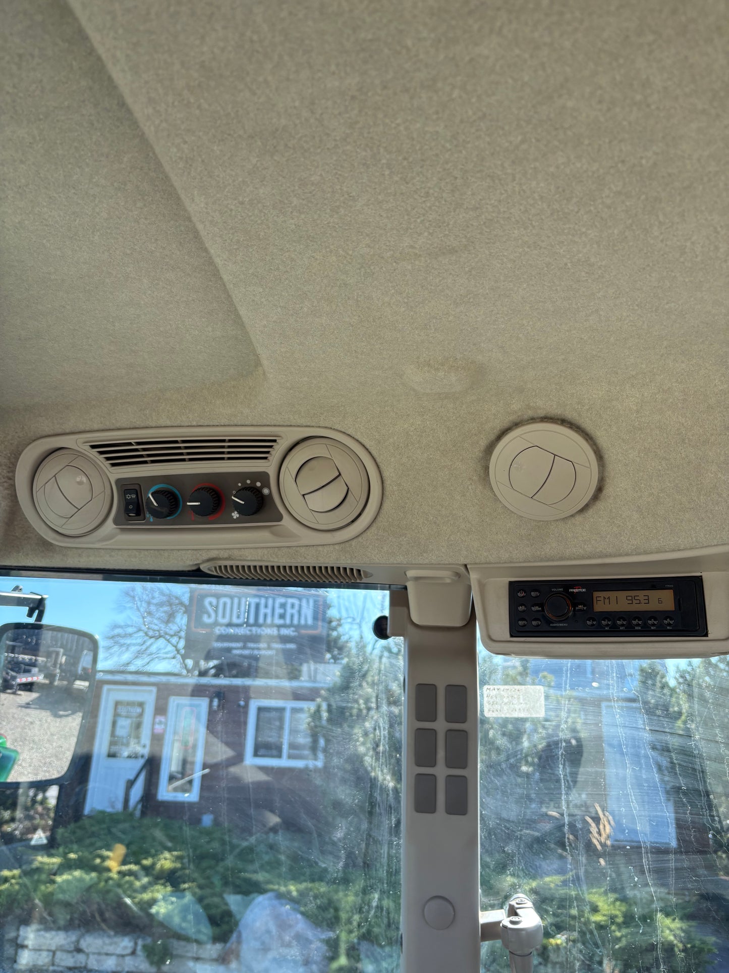 2014 John Deere 5100E / 553 Loader