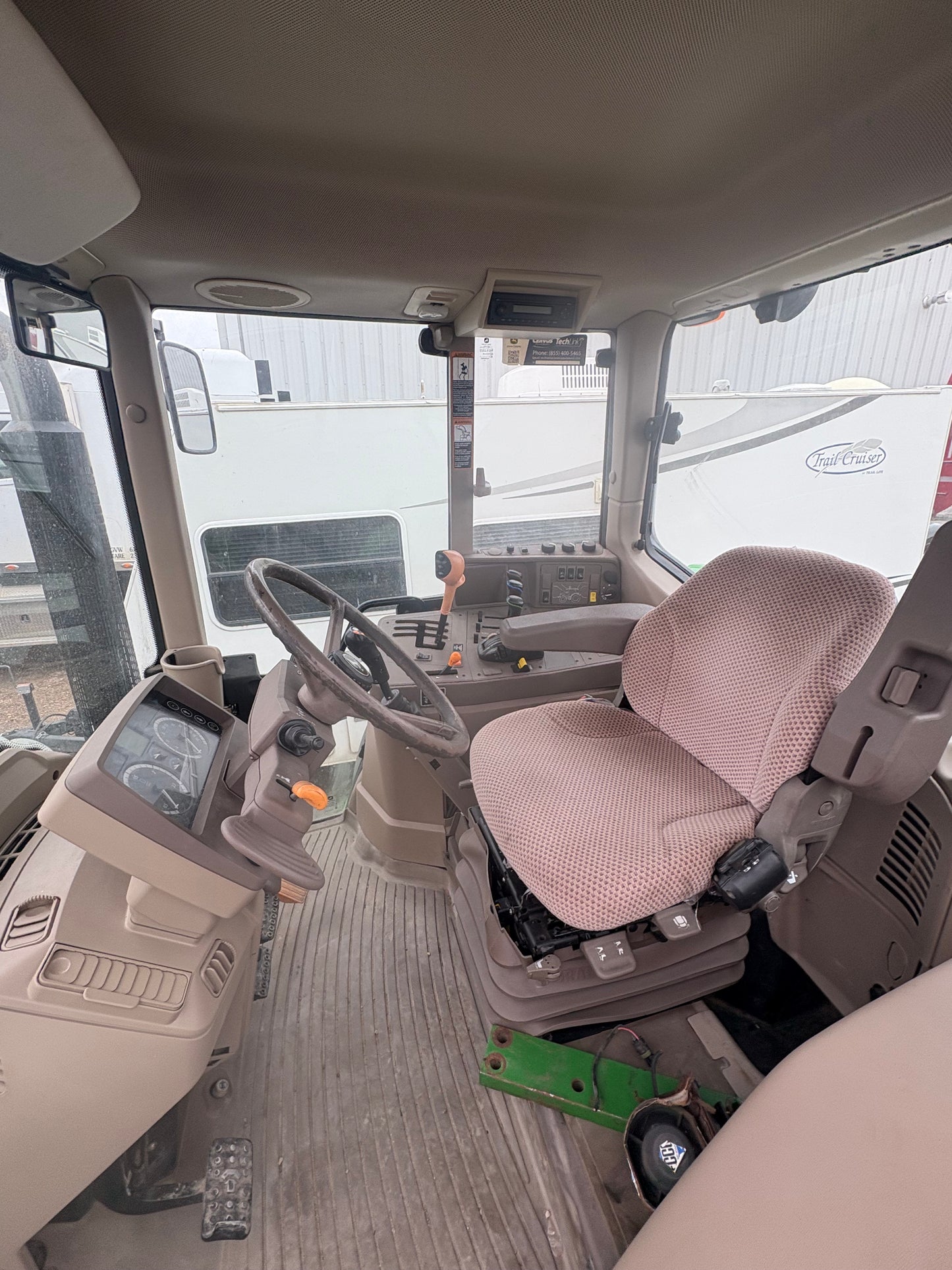 2015 John Deere 6125M Tractor w/Front Blade