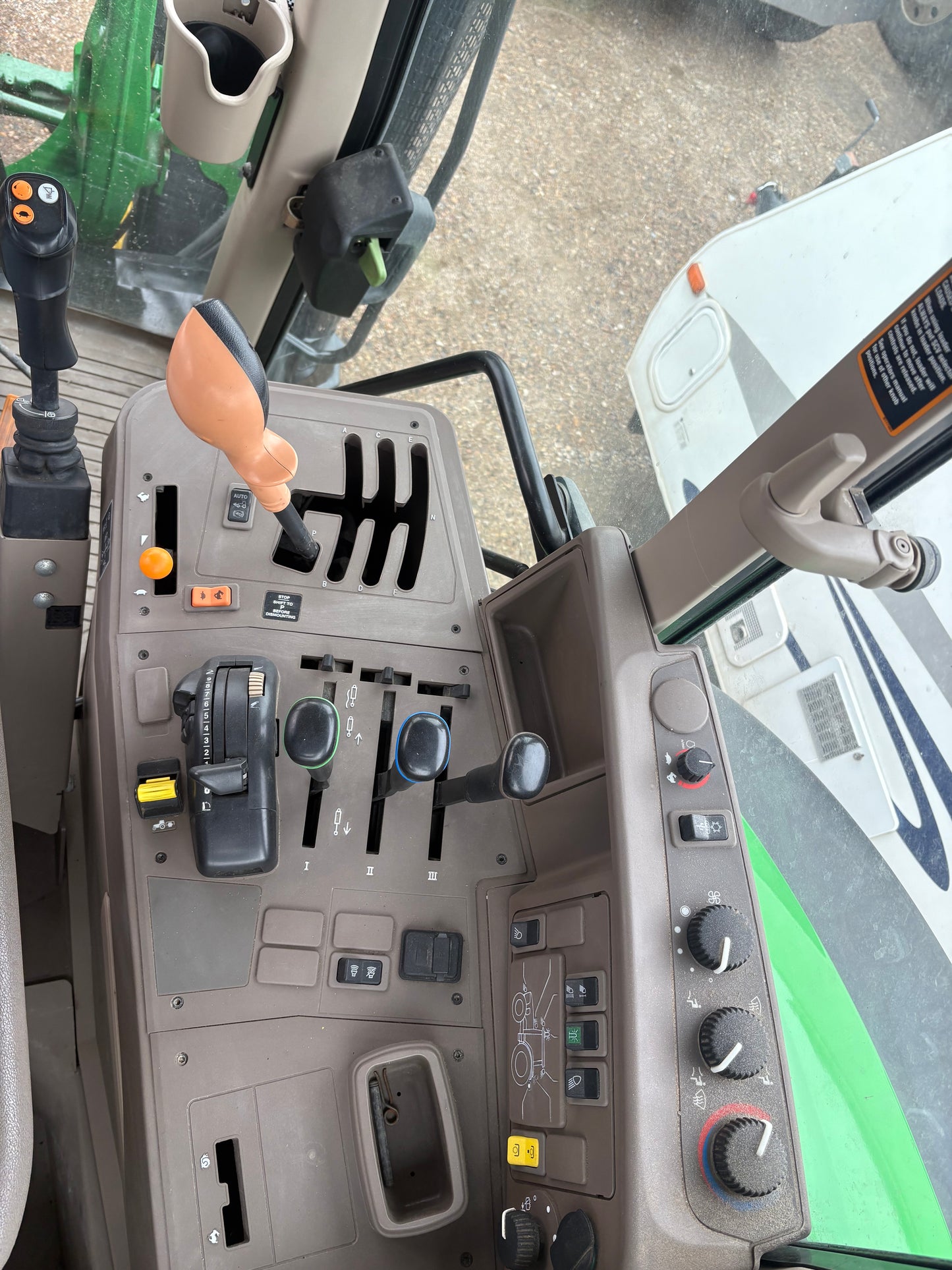 2015 John Deere 6125M Tractor w/Front Blade