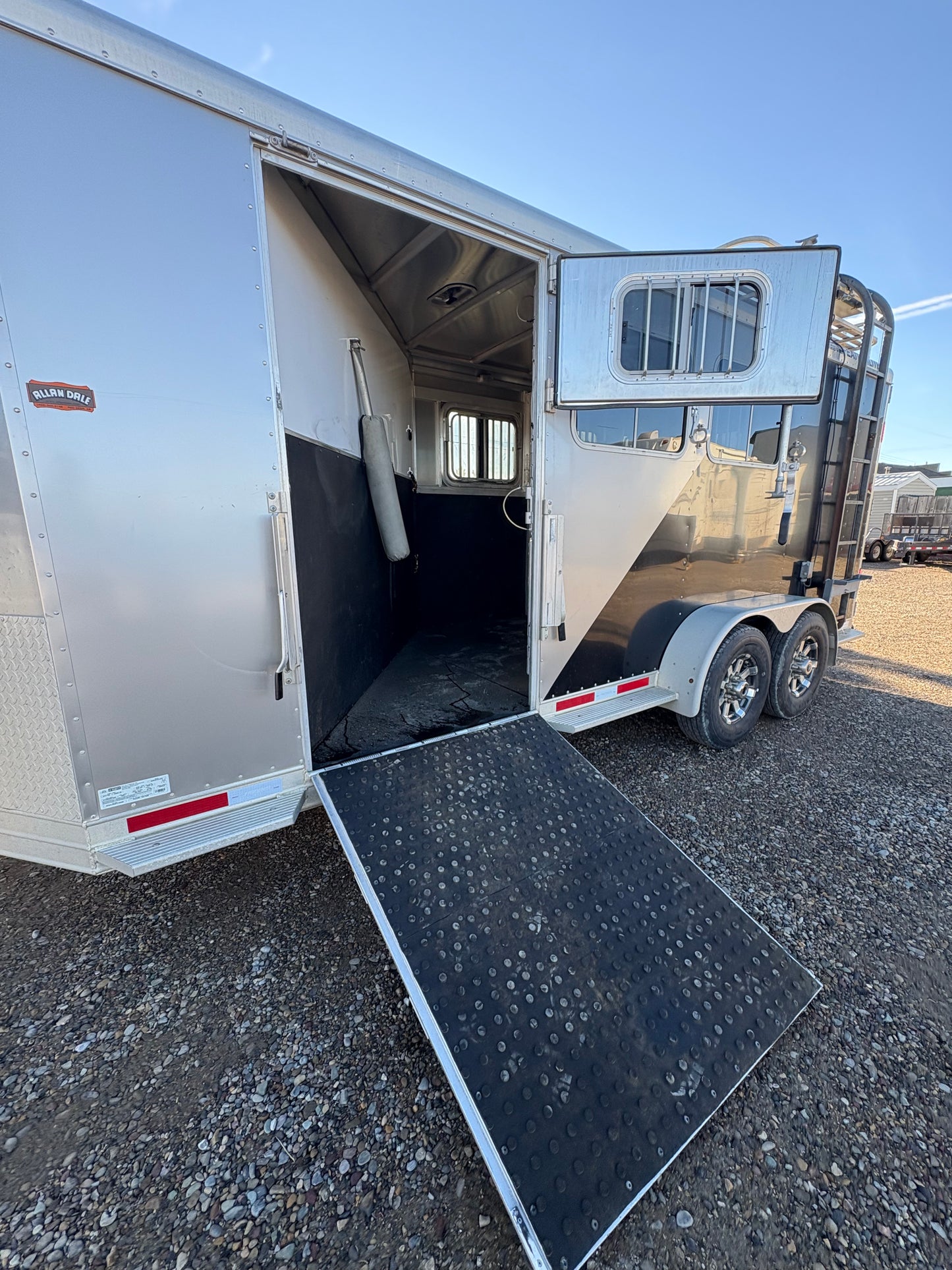 2015 Featherlite 3 Horse Trailer