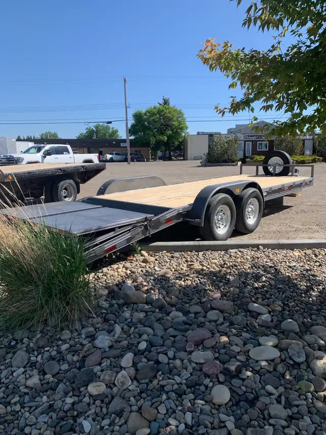 New Mustang Lowboy 22’ Flatdeck Trailer