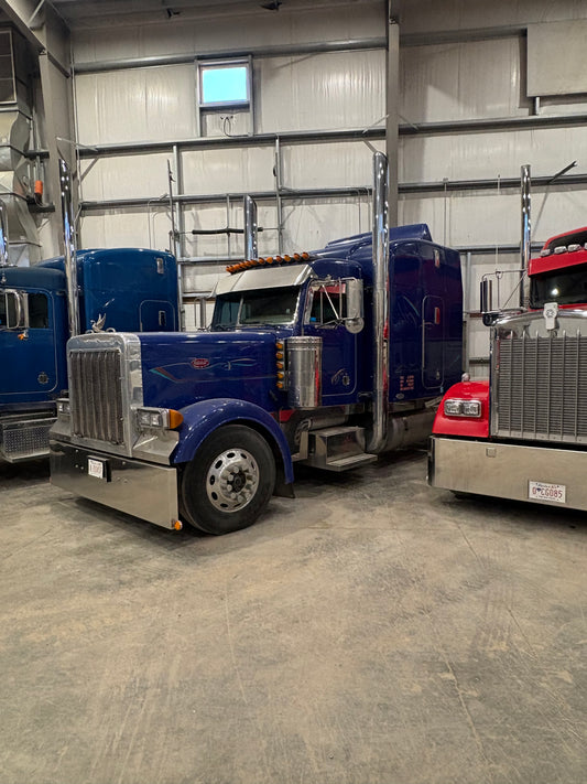 2003 Peterbilt 379 Sleeper Truck