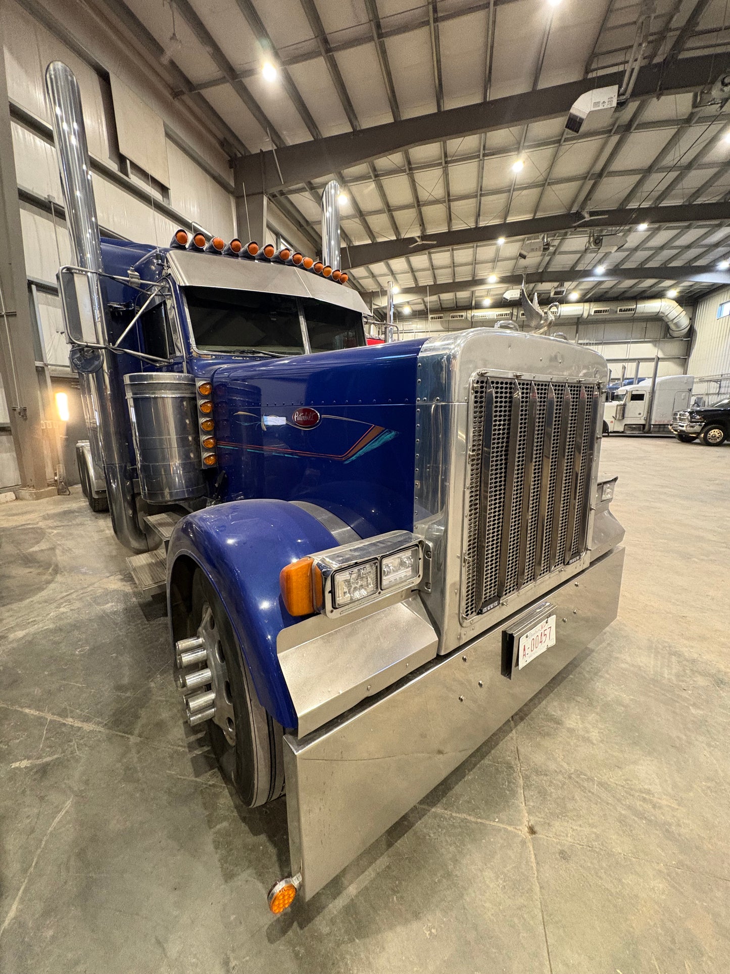 2003 Peterbilt 379 Sleeper Truck
