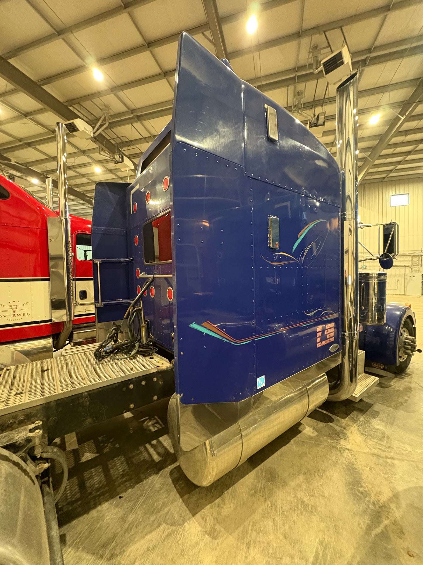 2003 Peterbilt 379 Sleeper Truck