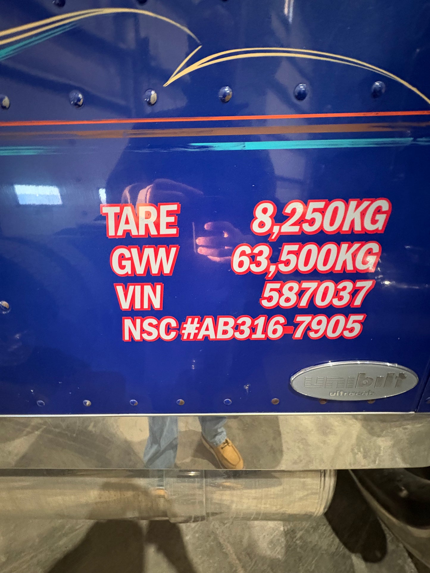 2003 Peterbilt 379 Sleeper Truck