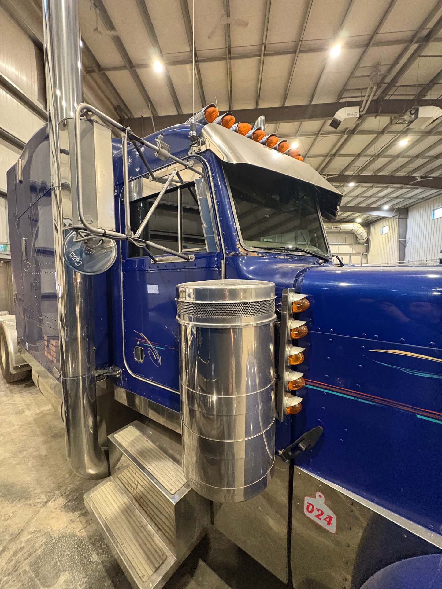 2003 Peterbilt 379 Sleeper Truck