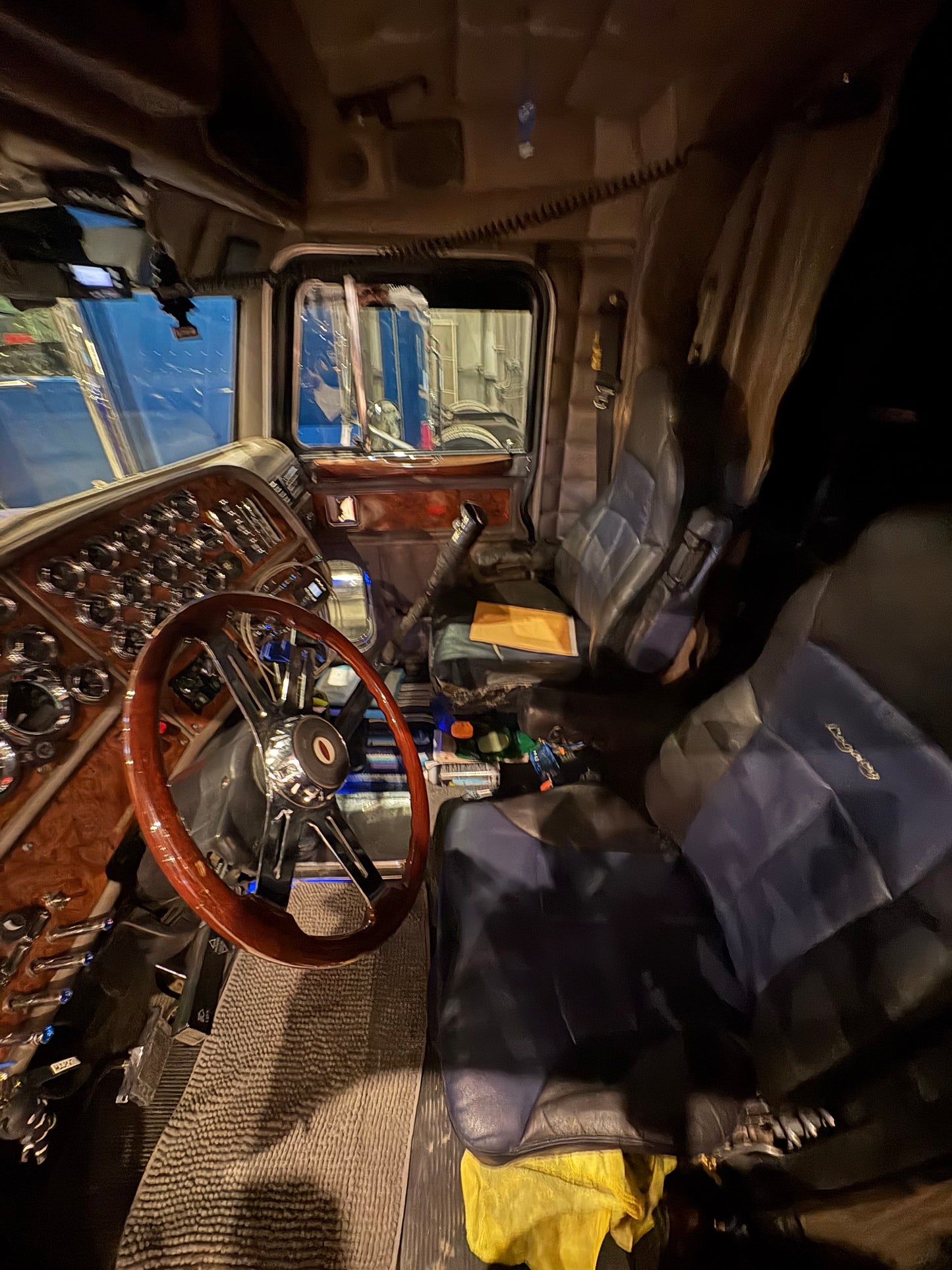 2003 Peterbilt 379 Sleeper Truck