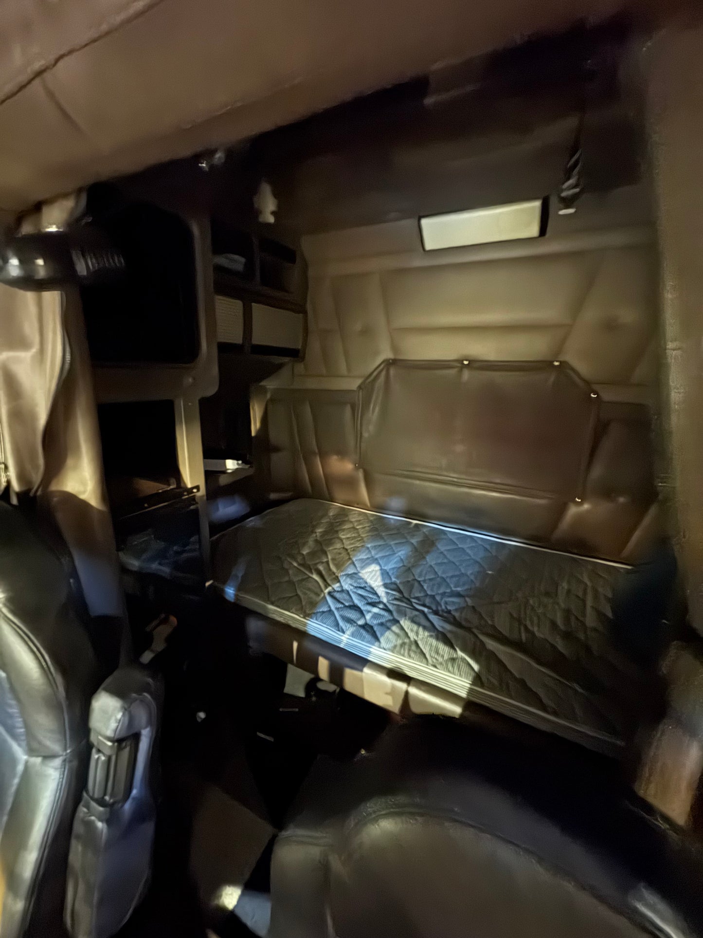 2003 Peterbilt 379 Sleeper Truck