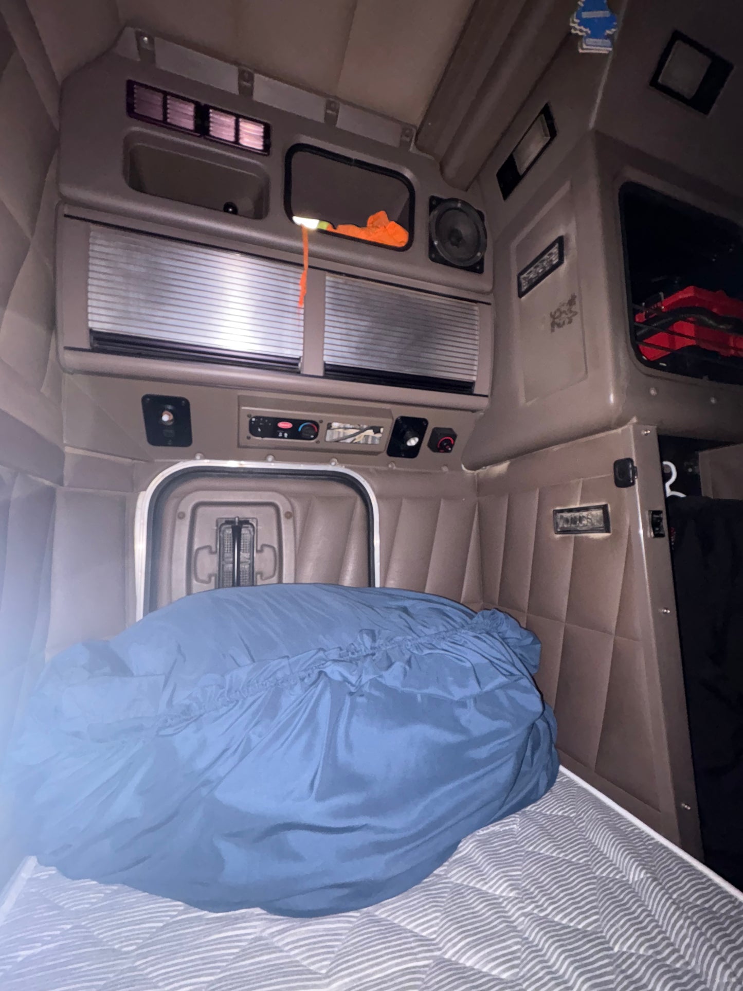 2003 Peterbilt 379 Sleeper Truck